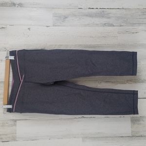 Lululemon Priiti cropped ruffle leggings, gray with mauve detail Size 6